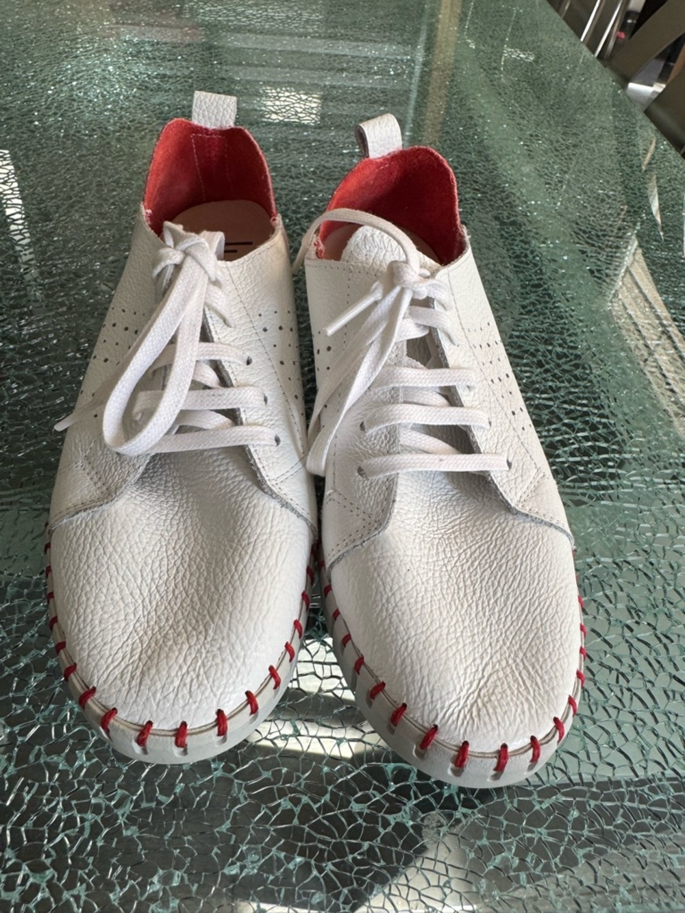 Limits women White Leather Casual Lace-Up Shoes with Red Accents 37